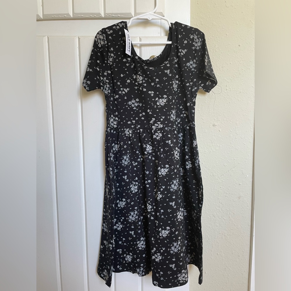 Girls size 10 black, ditzy floral Dress - Picture 2 of 3